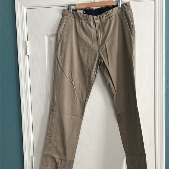 Volcom Men's Khaki Chinos - Picture 1 of 7